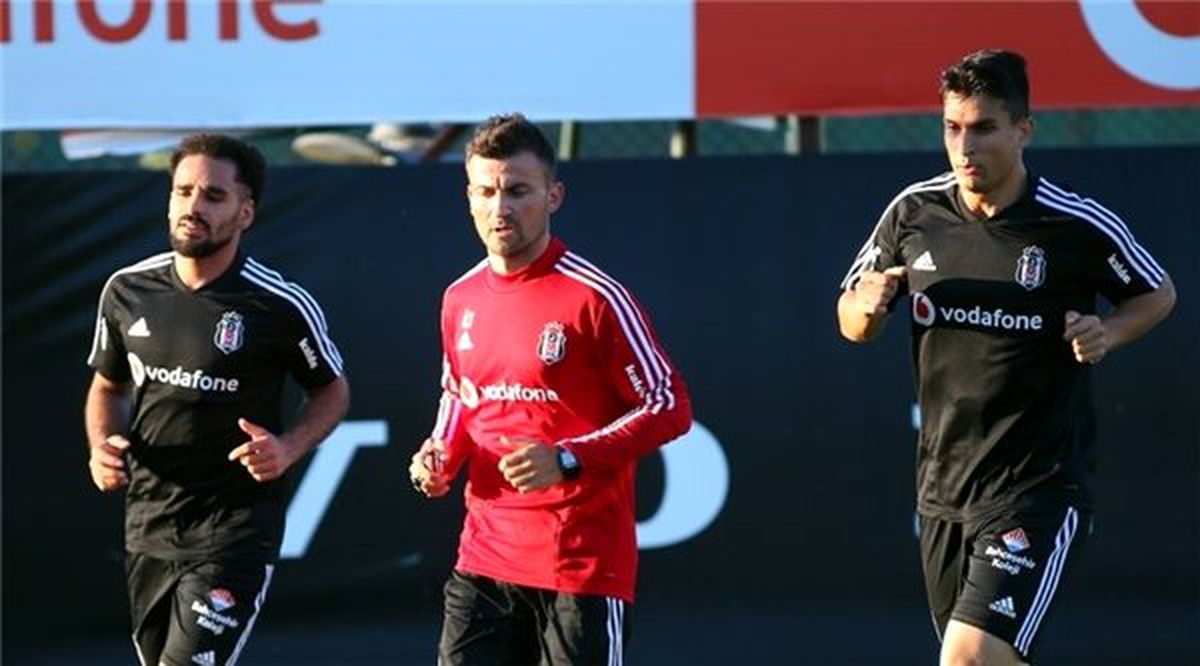 Beşiktaş\'ta Necip, Douglas, Dorukhan ve Roco takımla çalıştı!
