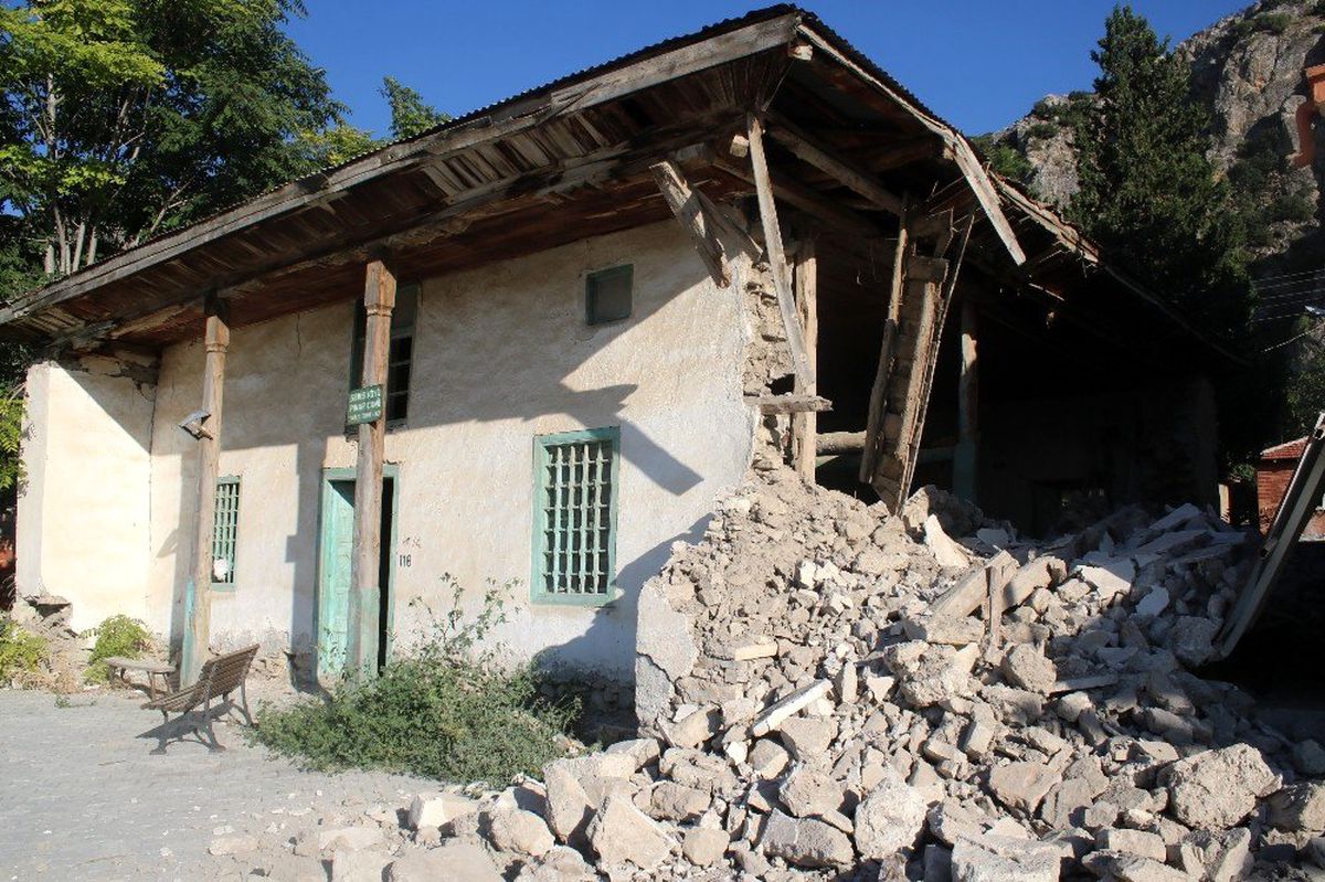 Bozkurt\'ta deprem derin izler oluşturdu