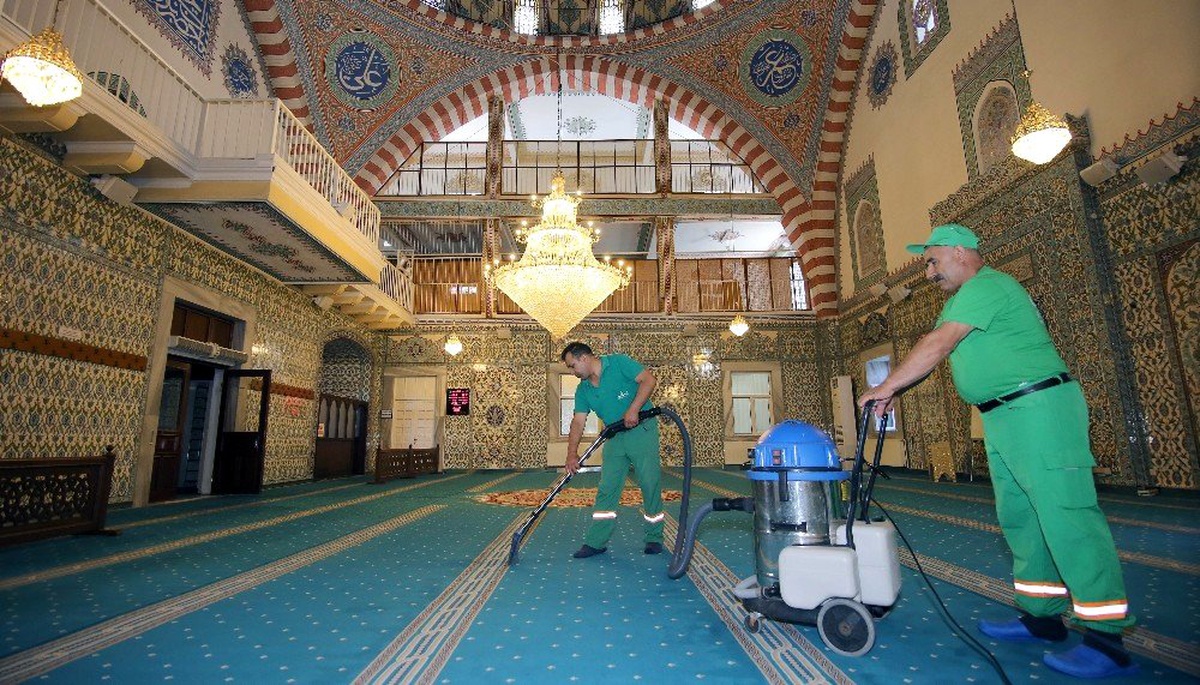 Camiler bayram namazına hazırlanıyor