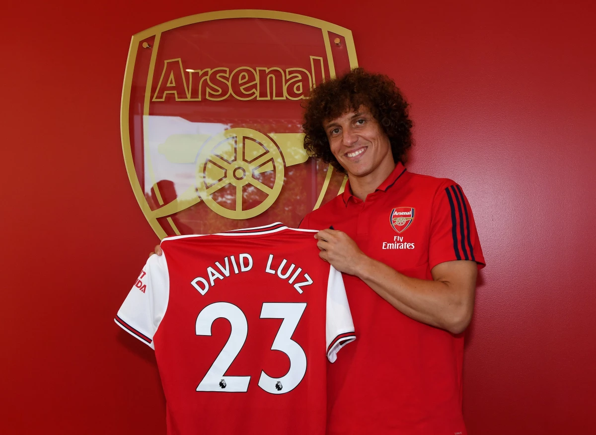David Luiz, Arsenal\'a imza attı
