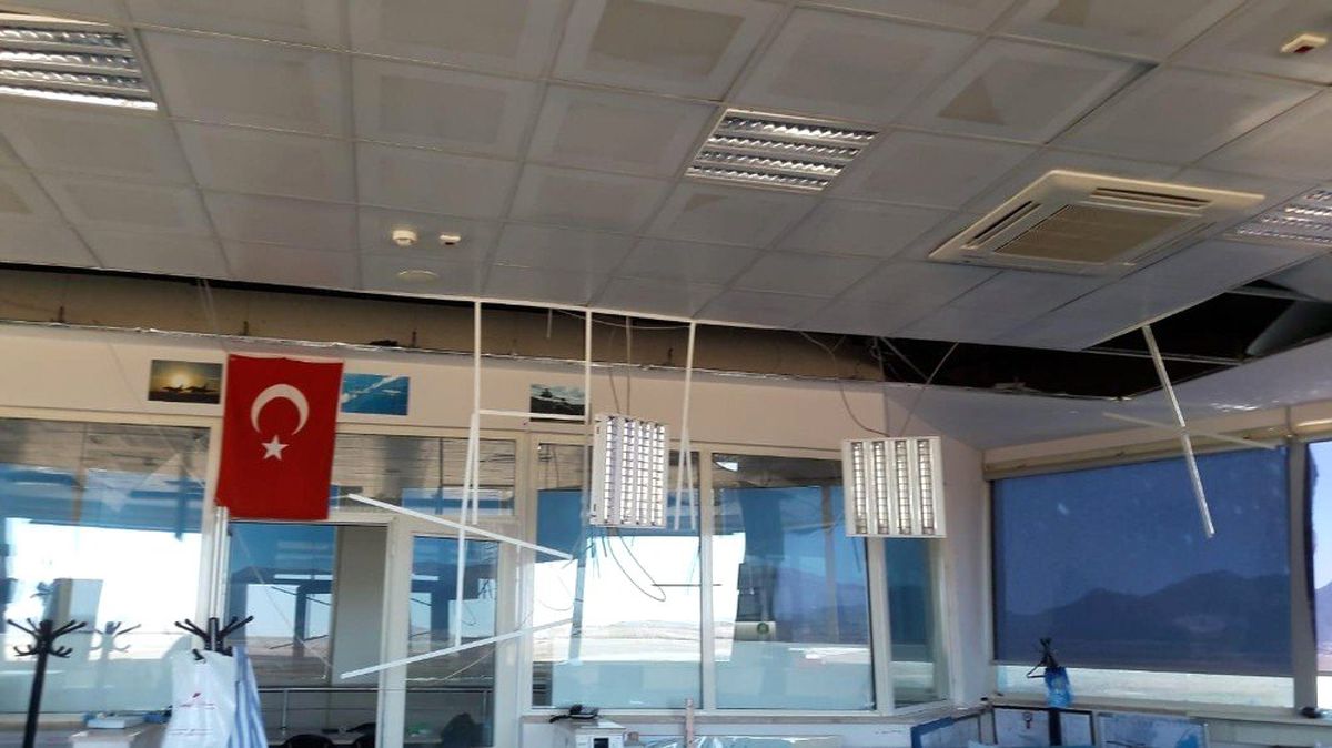 Deprem Çardak Havalimanında da hasara yol açtı