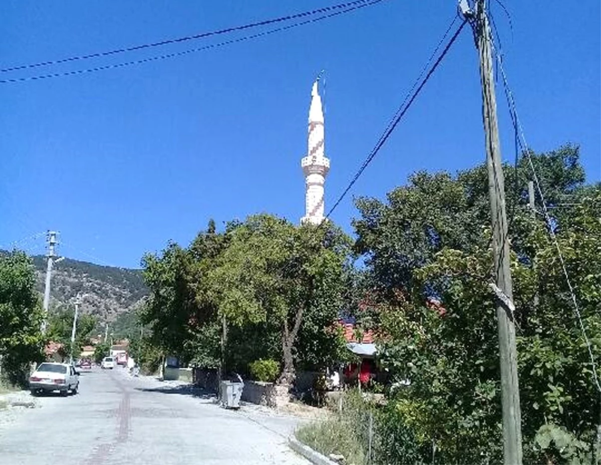 Depremde caminin minaresi kaydı