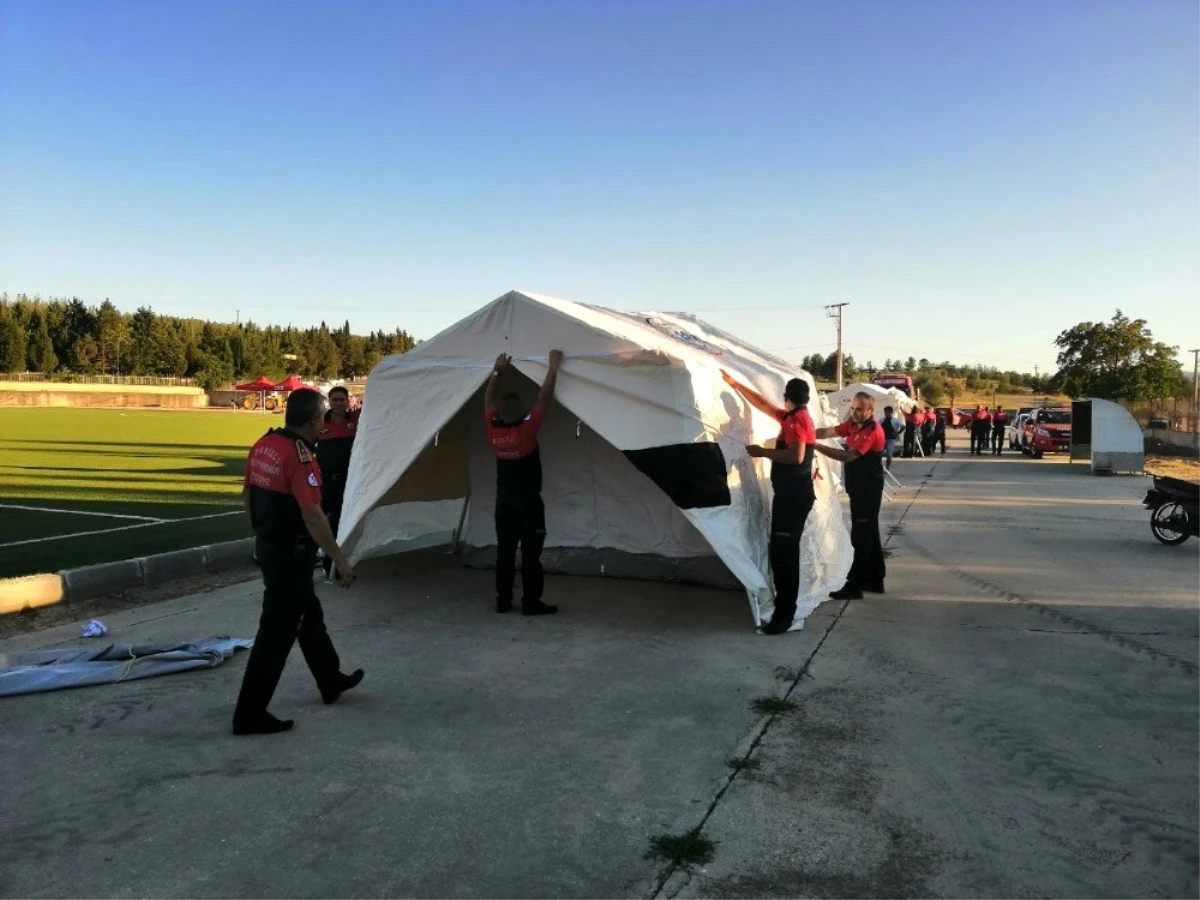 Depremzedelerin konaklaması için stada çadırlar kuruldu