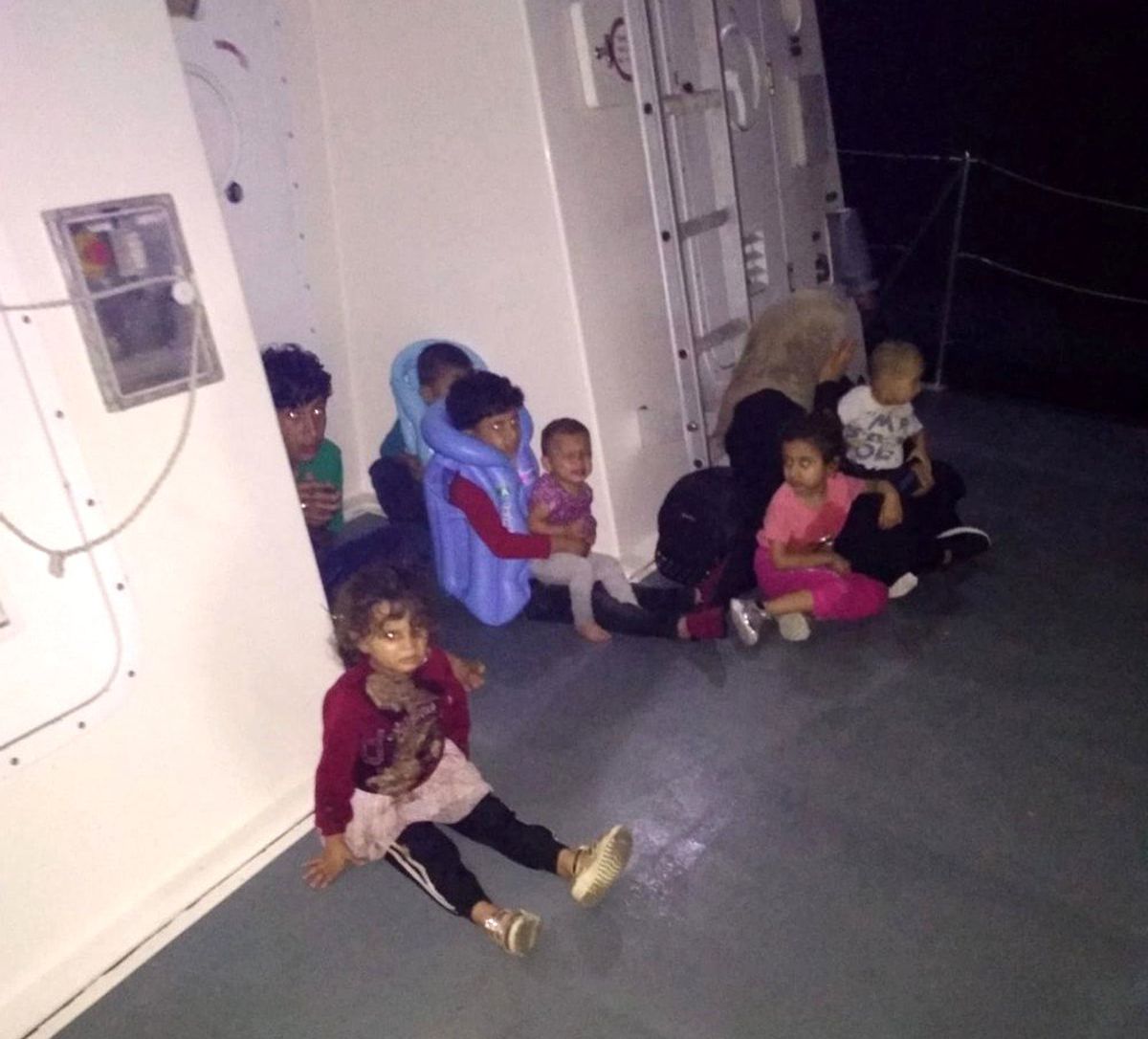Didim\'de denizde ve karada 128 göçmen yakalandı