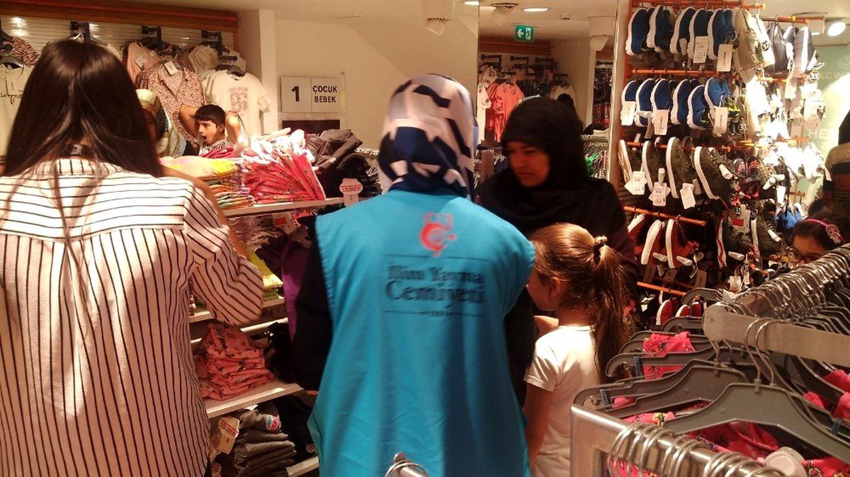Elazığ\'da 350 çocuğa bayram hediyesi