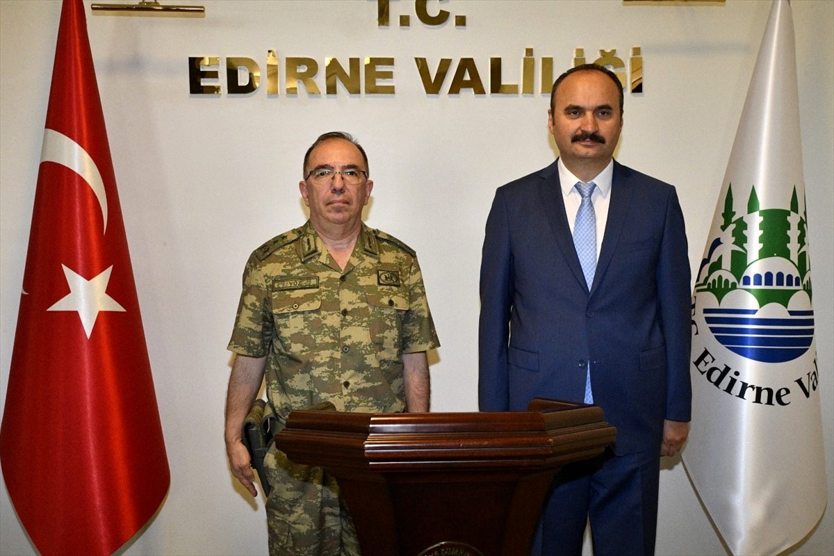 Emekli Tümgeneral Yüz\'den Vali Canalp\'i ziyaret