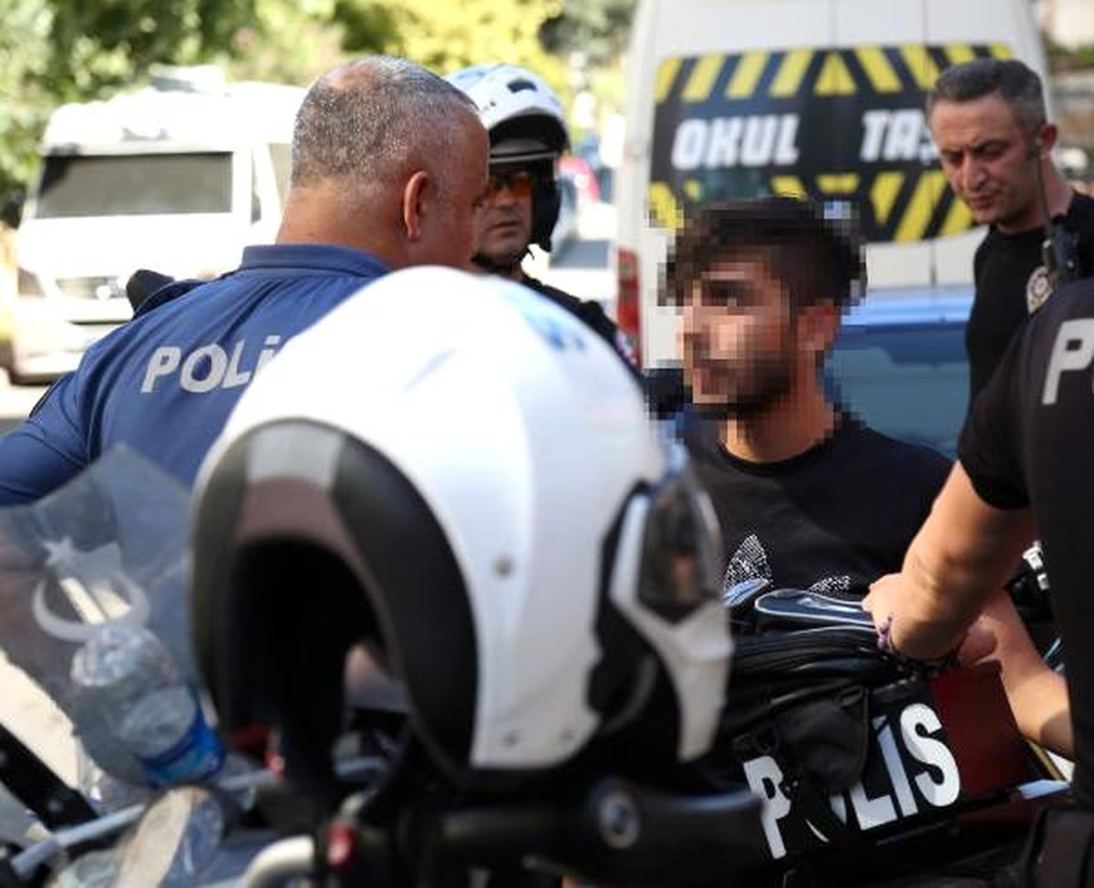Evden tabancayla çıkan oğlunu polise ihbar etti