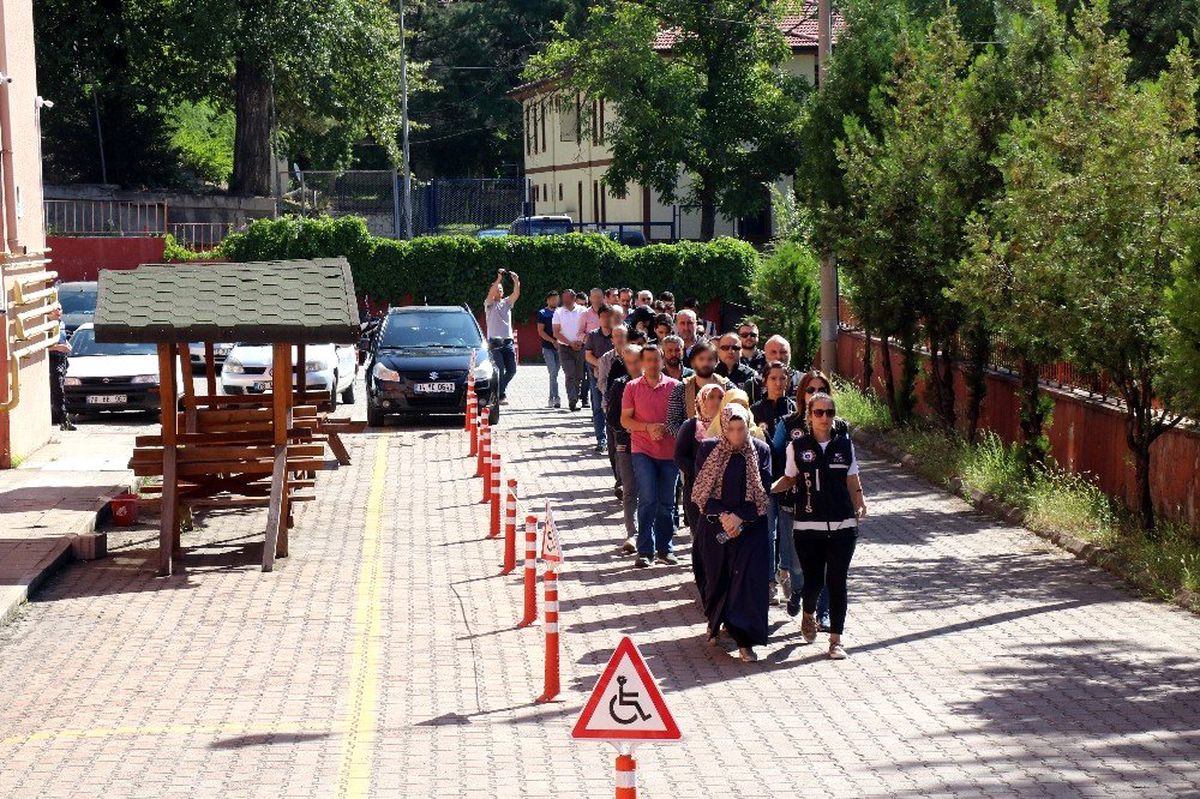 FETÖ operasyonunda 3 tutuklama