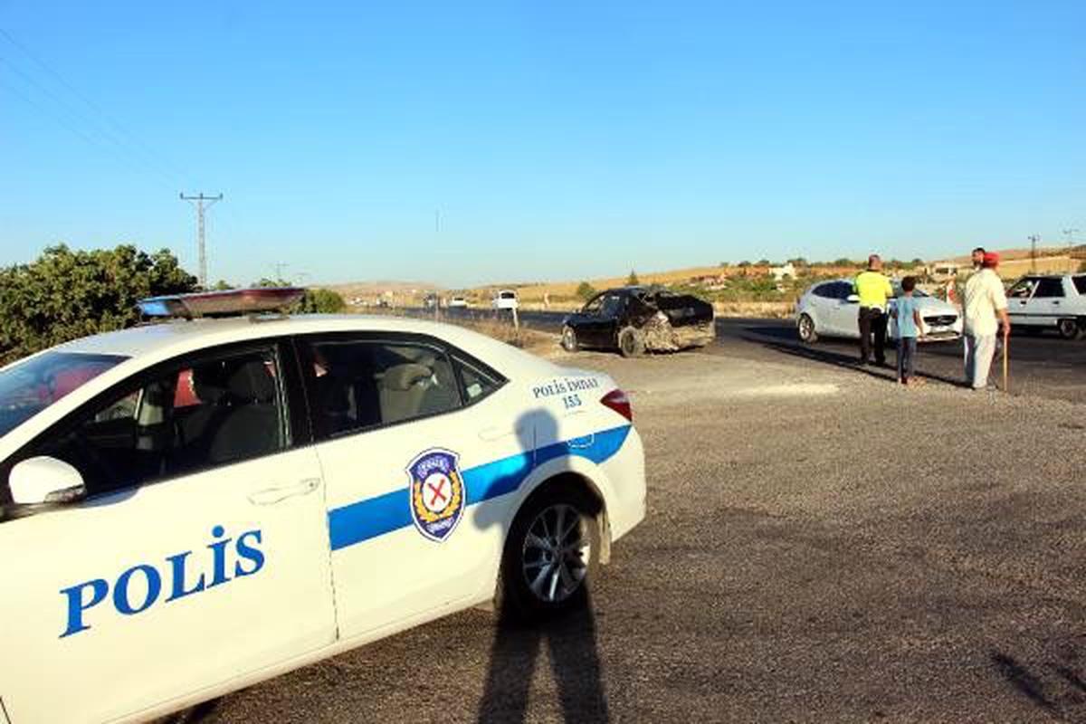 Gaziantep\'te iki otomobil çarpıştı: 4 yaralı
