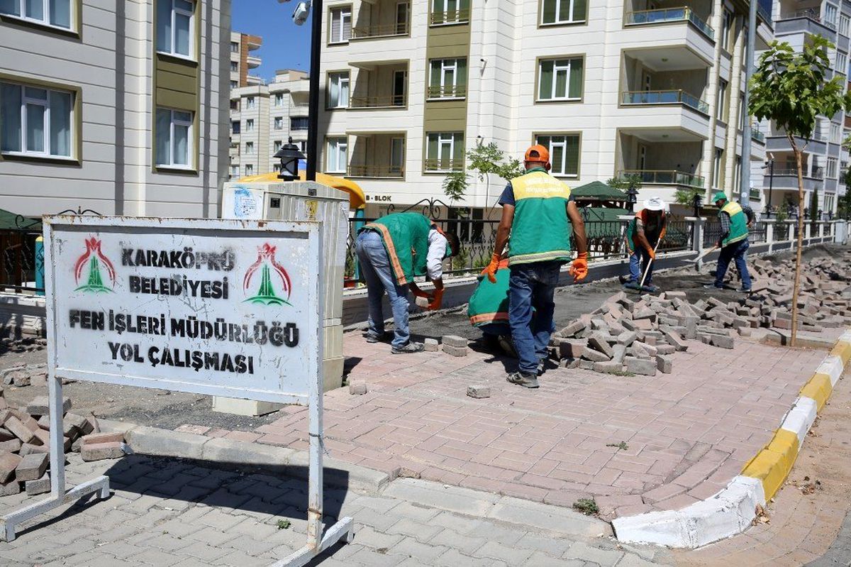 Karaköprü\'de yol çalışmaları devam ediyor