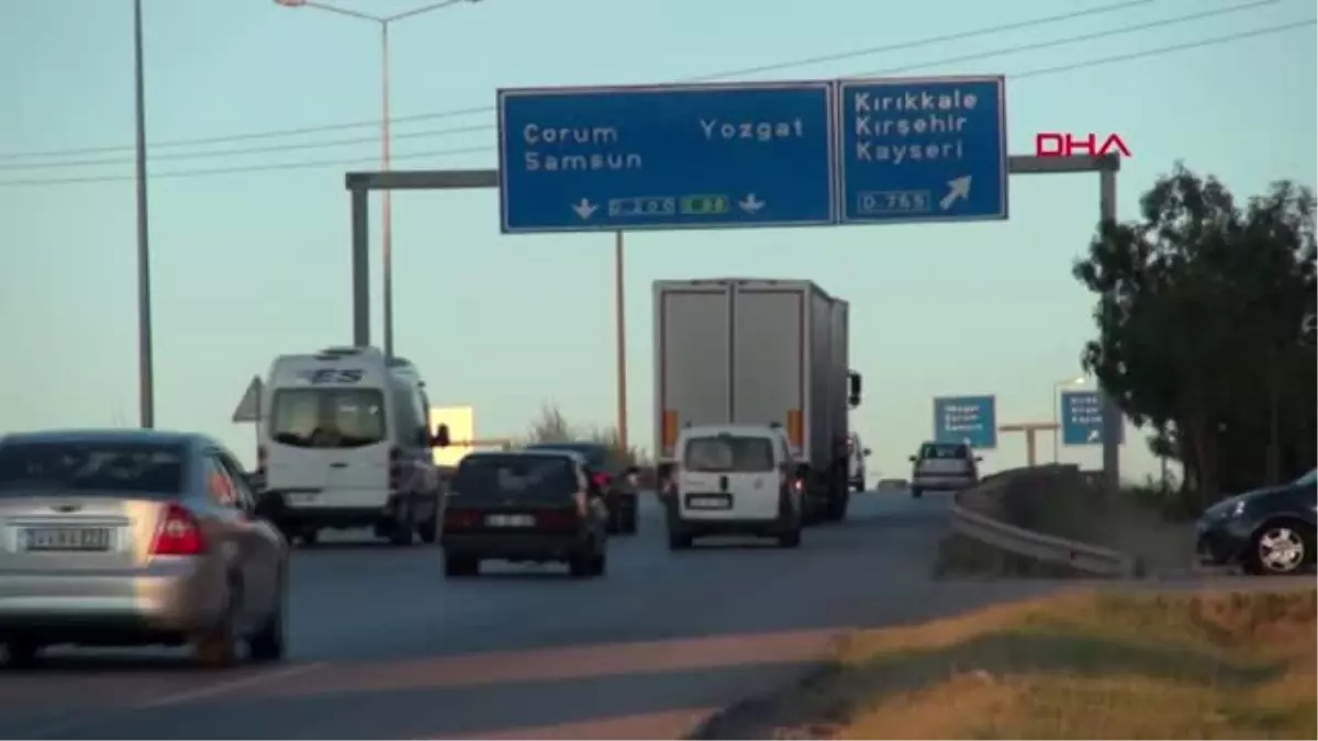 KIRIKKALE Birçok ilin kavşak noktası Kırıkkale\'de bayram tatili yoğunluğu