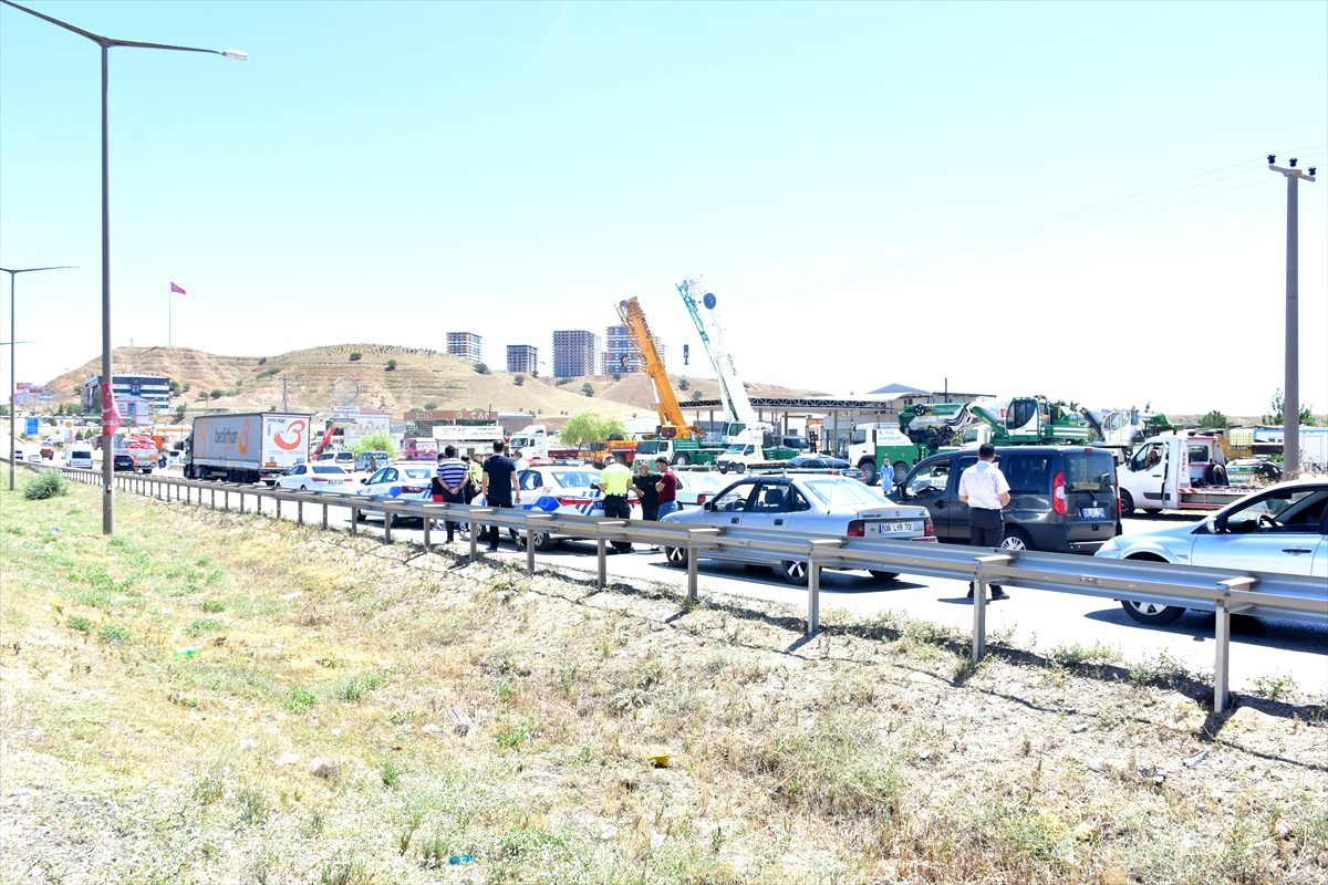 Kırıkkale\'de zincirleme trafik kazası: 3 yaralı