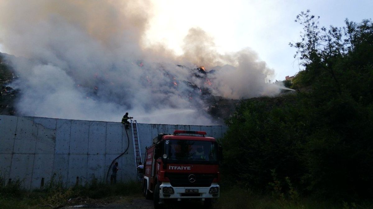 Kocaeli\'de çöplük alanda çıkan yangın 4 saatte söndürüldü