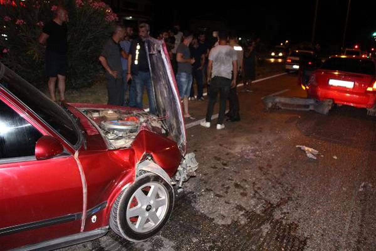 Manisa\'da otomobiller çarpıştı: 1 yaralı