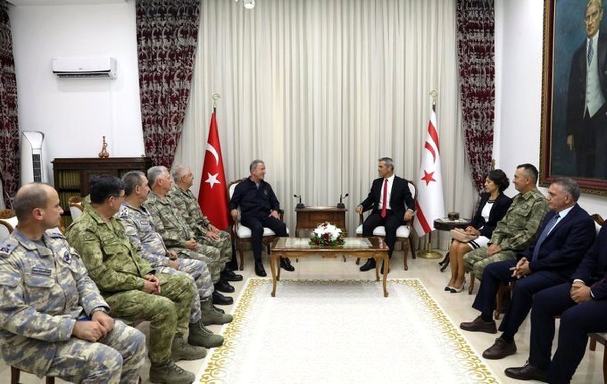 Milli Savunma Bakanı Akar, KKTC Meclis Başkanı Uluçay ile görüştü