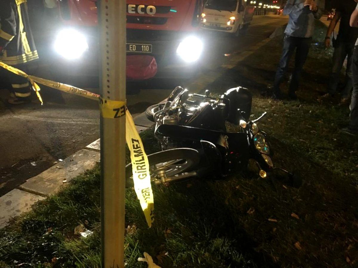 Motosikletten düştü, otobüsün altında can verdi