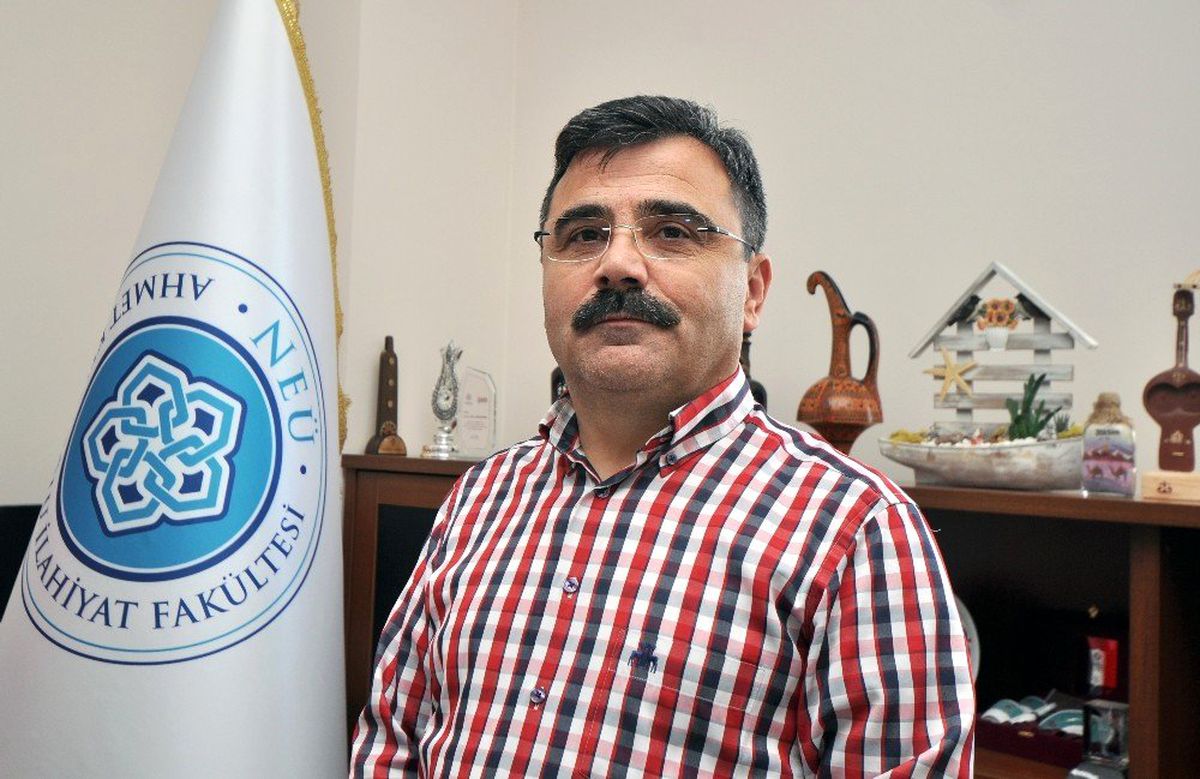 Prof. Dr. Karapınar: "Bayram günlerinde tatile çıkmak doğru değil"