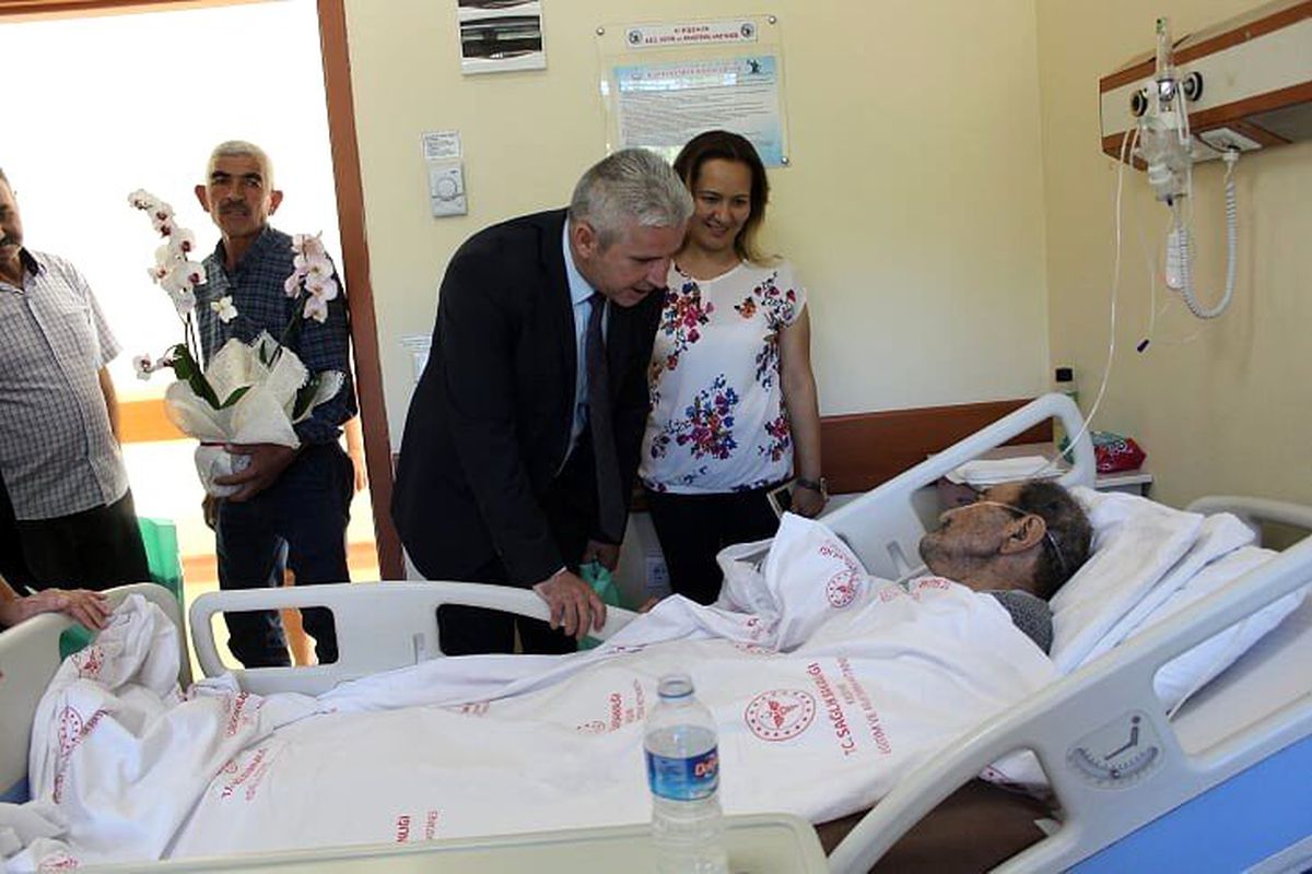 Şehit Aileleri, KEA Hastanesinde tedavi gören hastaları ziyaret etti