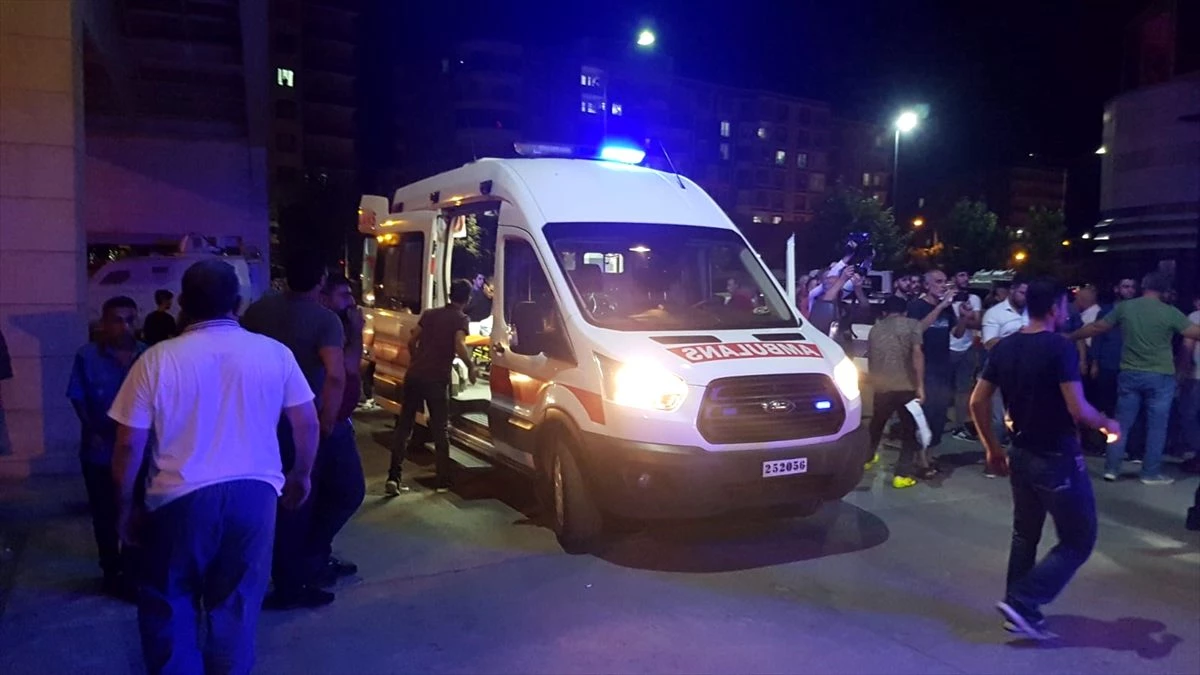 Siirt\'te minibüs şarampole devrildi: 2 ölü, 9 yaralı