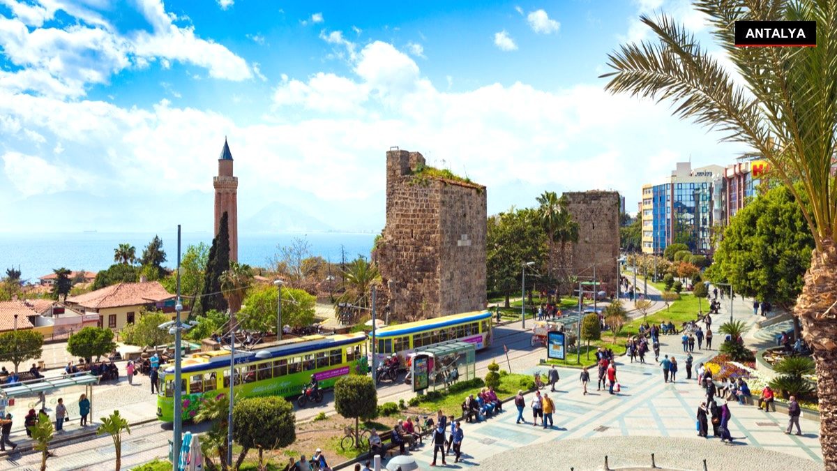 Silahlı genç annesinin ihbarıyla yakalandı