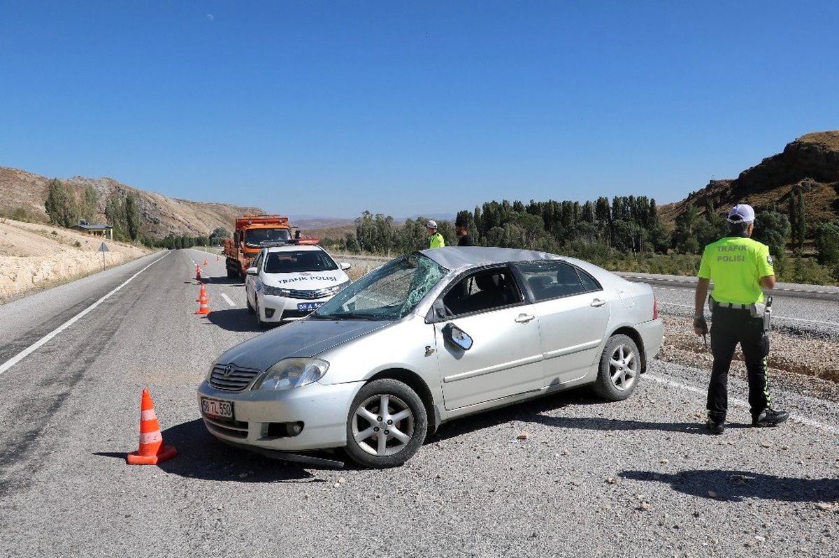 Sivas\'ta trafik kazası: 2 yaralı