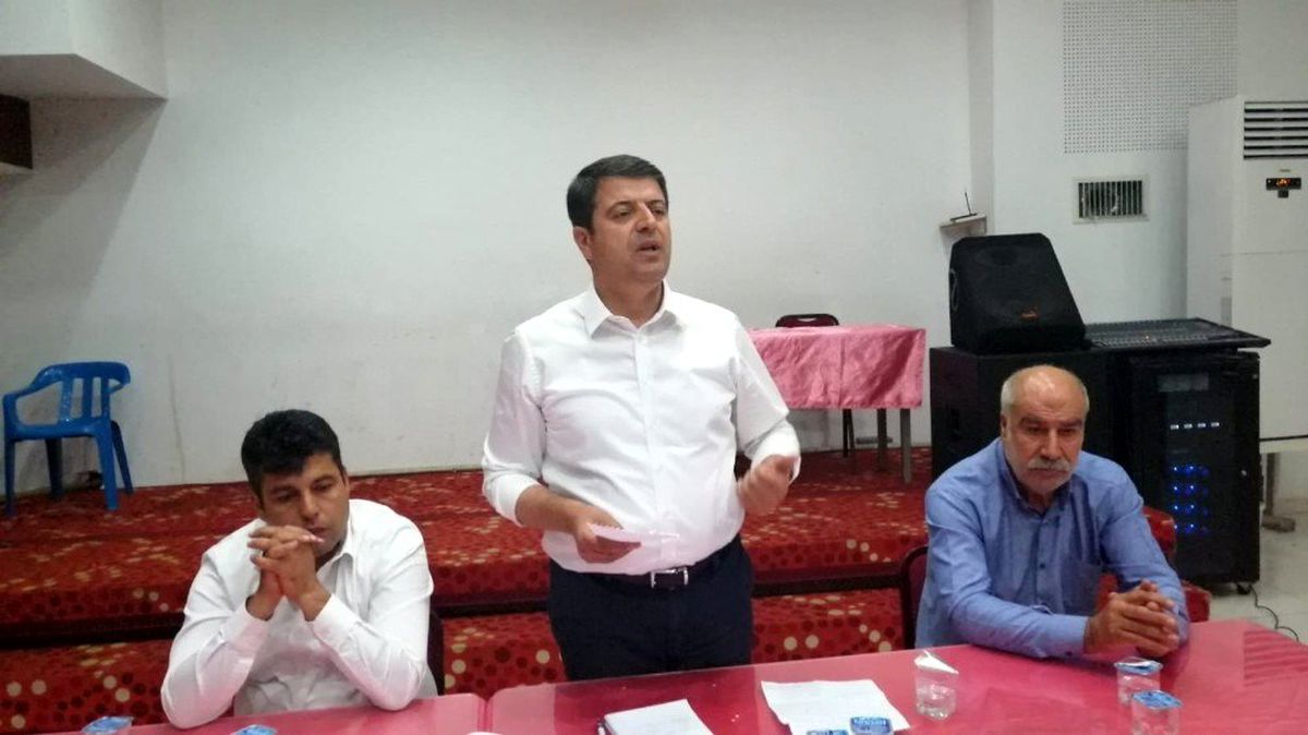 Tutdere bu kez Kahta\'da muhtarla buluştu