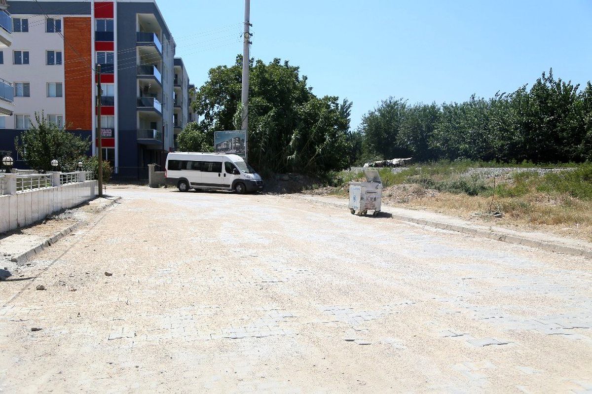 Umurlu\'da yol yapım çalışmaları tamamlandı