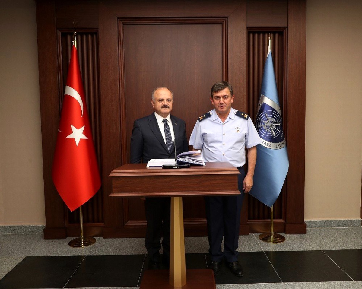 Vali Çakacak, Muharip Hava Kuvvet Komutanlığı\'nı Ziyaret Etti