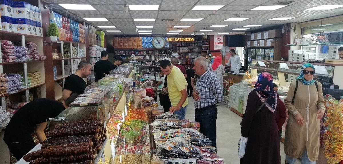 Vatandaşlara merdiven altı şeker uyarısı: "365 gün bu işi yapan yerlerden şekerlerinizi alın"
