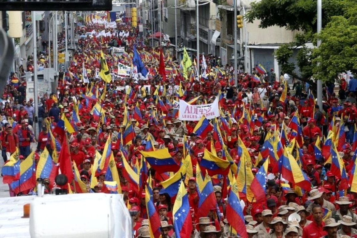 Venezuela\'da binlerce kişi Washington\'un yaptırımlarını protesto etti