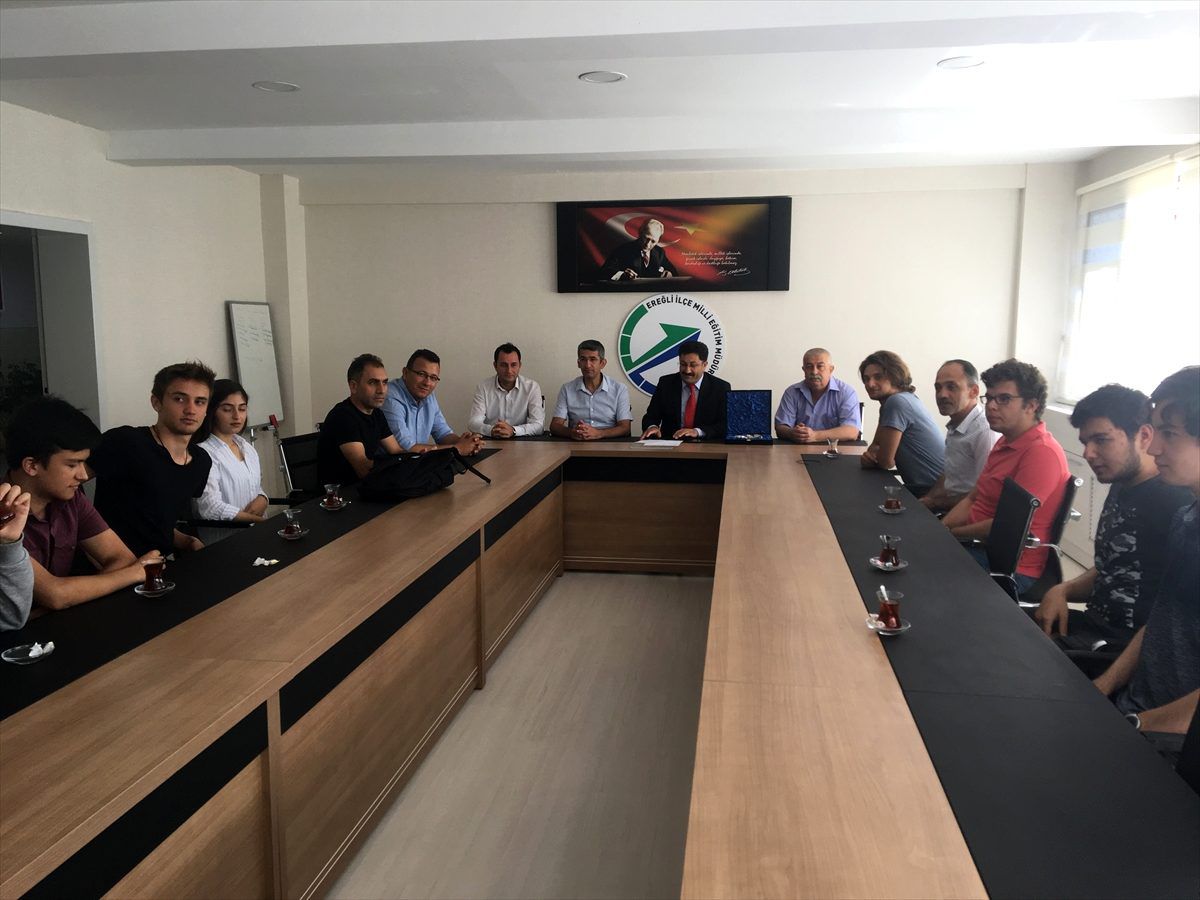 YKS sınavında ilk bine giren öğrenciler ödüllendirildi