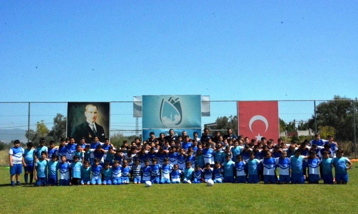 Yunusemre yaz futbol okulu sona erdi