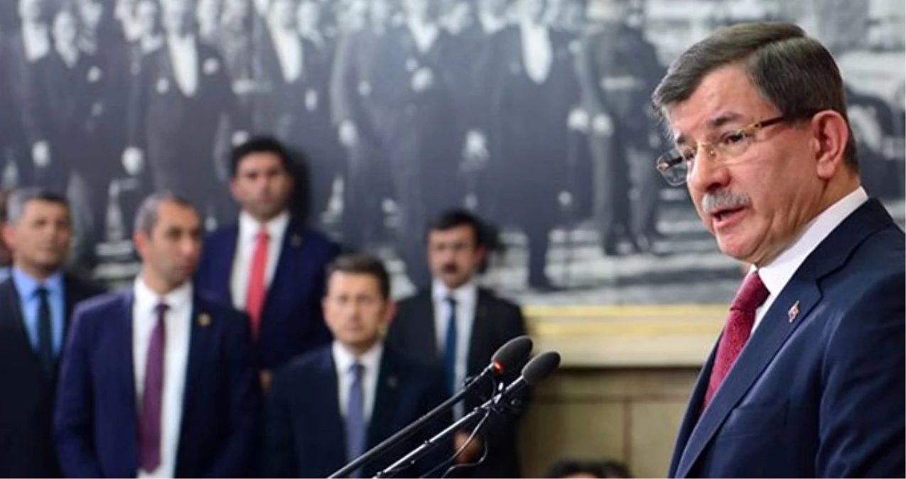 Yeni parti kuracağı iddia edilen Ahmet Davutoğlu\'ndan açıklama: Mesele AK Parti\'nin derin vicdanına seslenmek