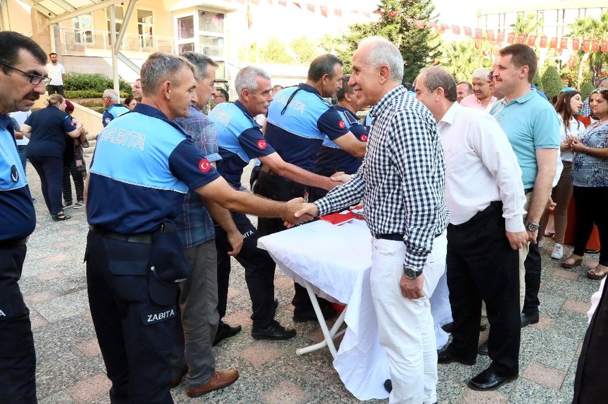 Başkan Gültak, personeli ile bir araya gelerek bayramlarını kutladı
