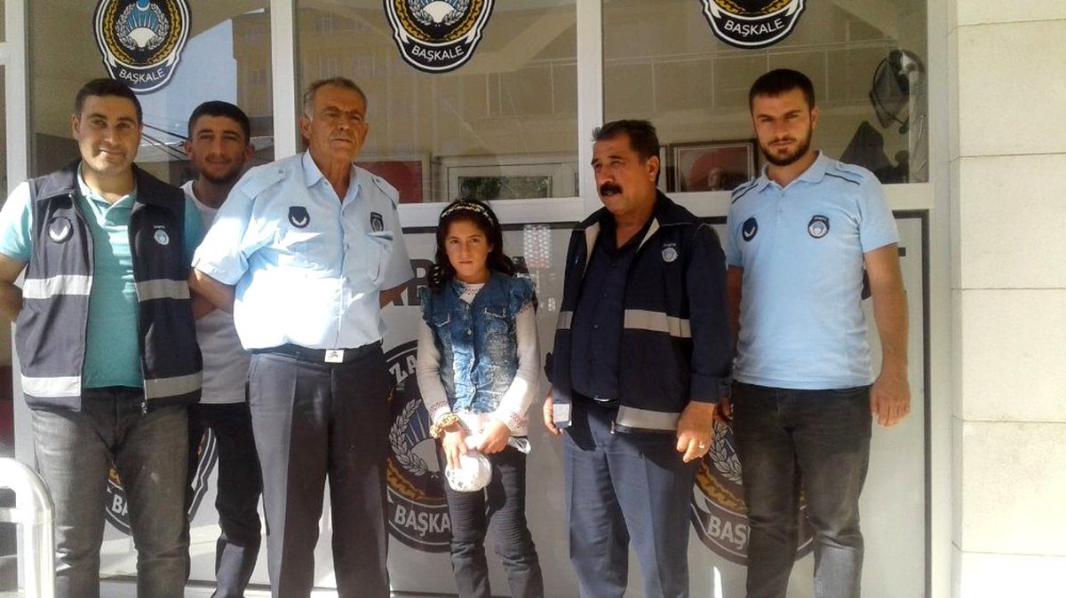 Bayram alışverişi sırasında kaybolan kız çocuğu bulundu