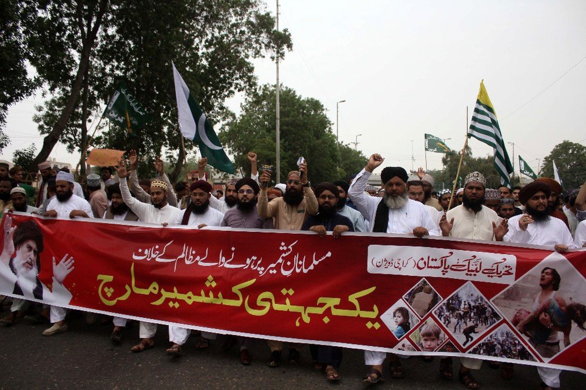 Binlerce Pakistanlı, Hindistan\'ı protesto etti