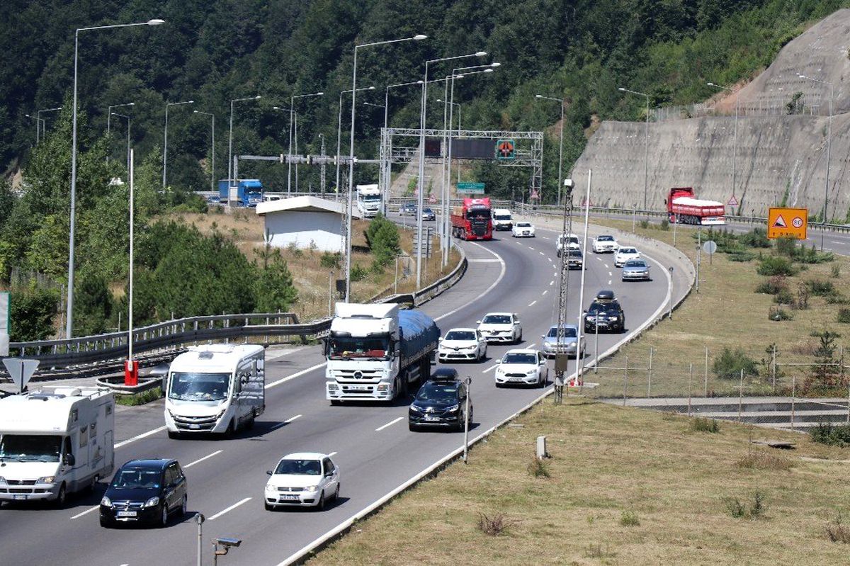Bolu\'da bayram trafiği yoğunluğu başladı