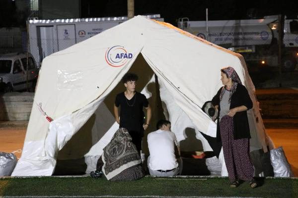 Denizli merkezli 6,0 büyüklüğündeki deprem, Ege ve Akdeniz\'i salladı (9)