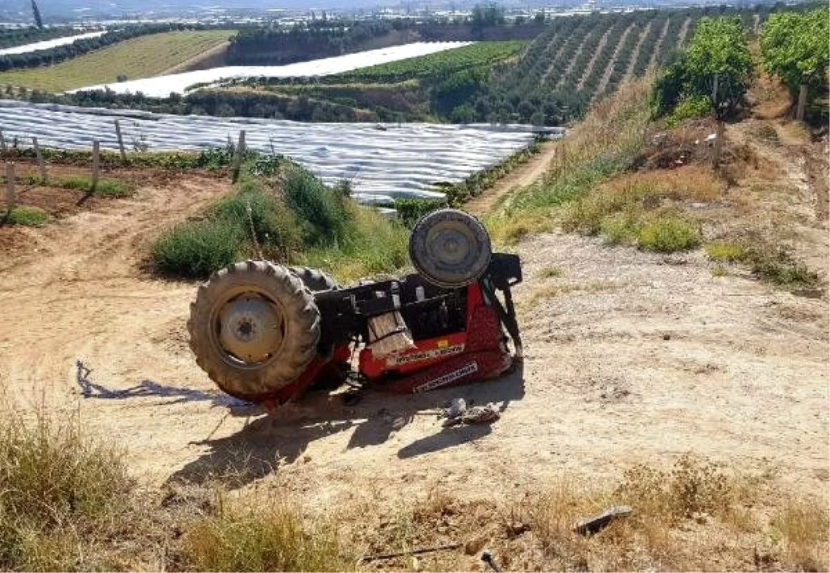 Devrilen traktörün altıda kalan sürücü öldü