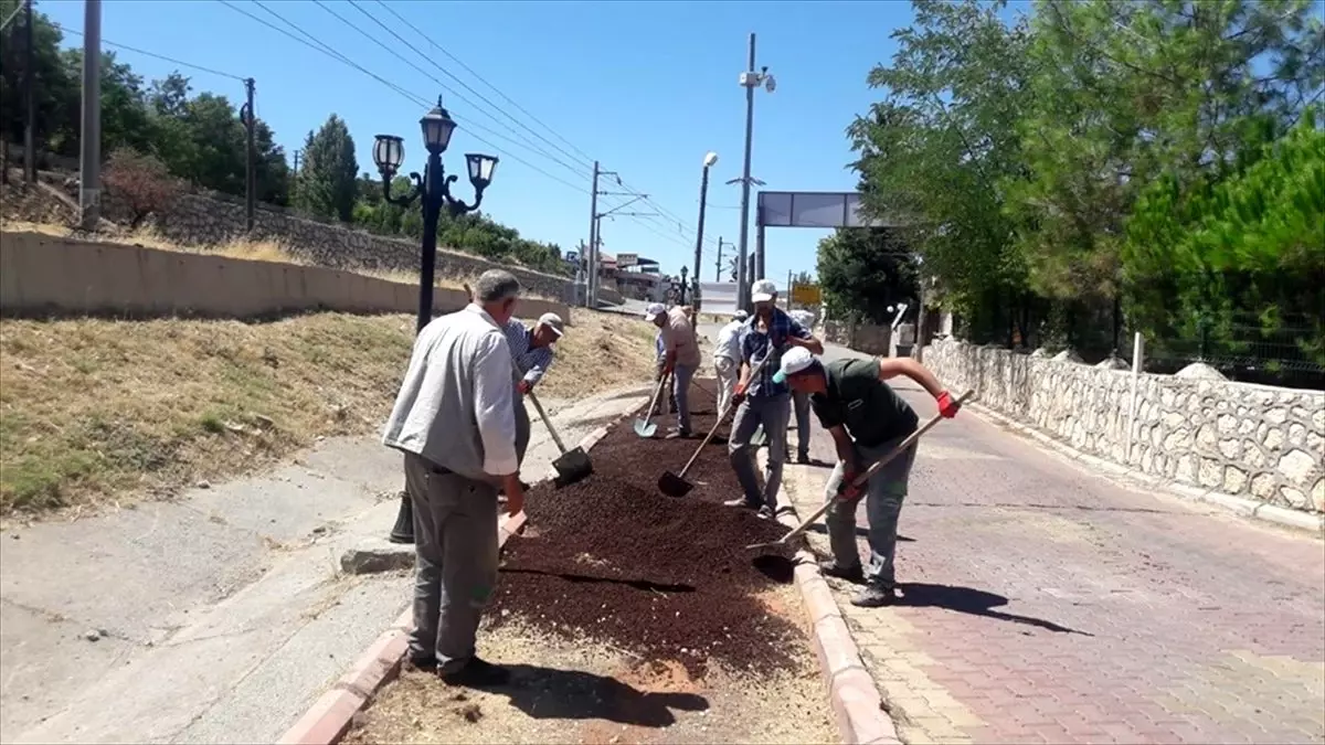 Gölbaşı\'nda parkların bakımı yapılıyor