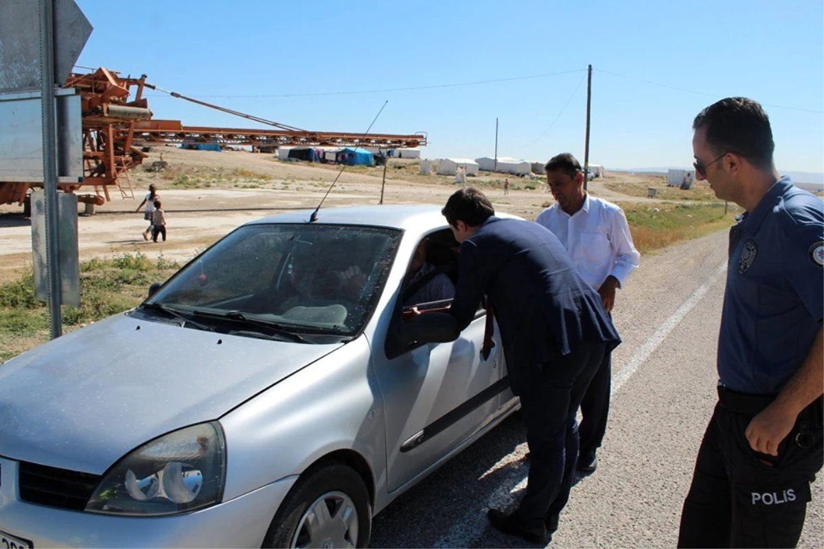 Günyüzü Kaymakamı Koray Çelik\'ten çikolatalı trafik denetimi