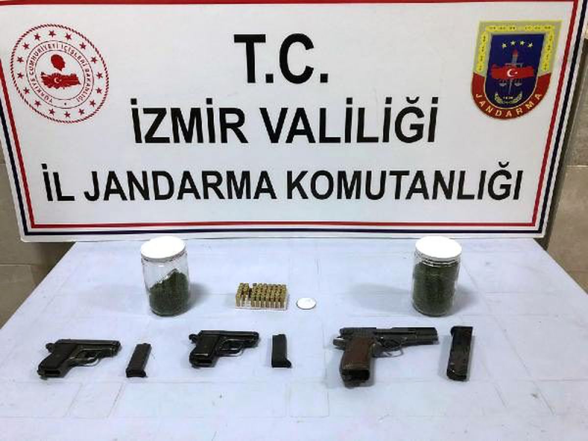 İzmir\'de uyuşturucu operasyonu: 2 gözaltı