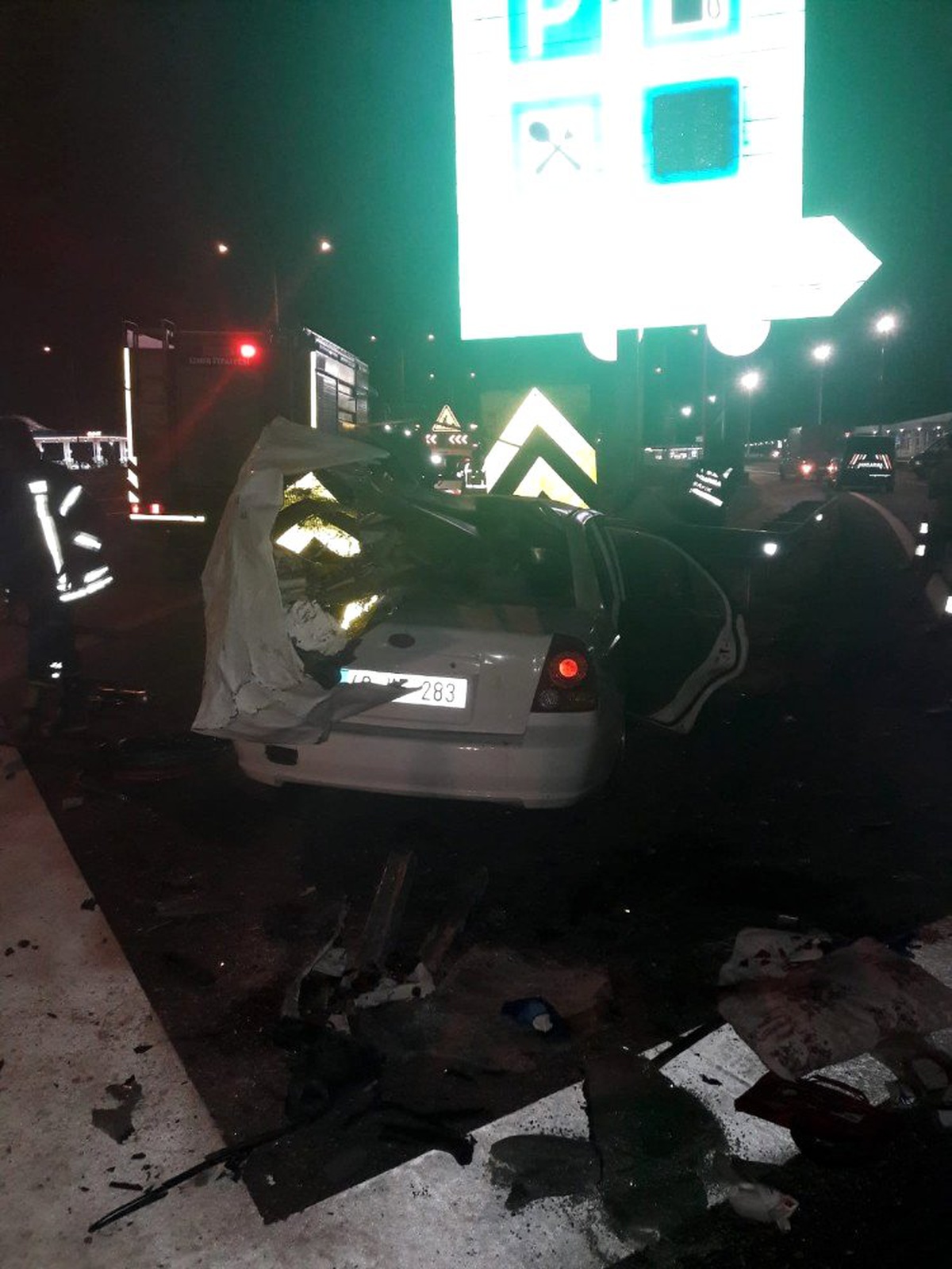 İzmir-İstanbul Otoyolu\'nun Turgutlu kavşağı yakınlarında meydana gelen trafik kazasında, bir...