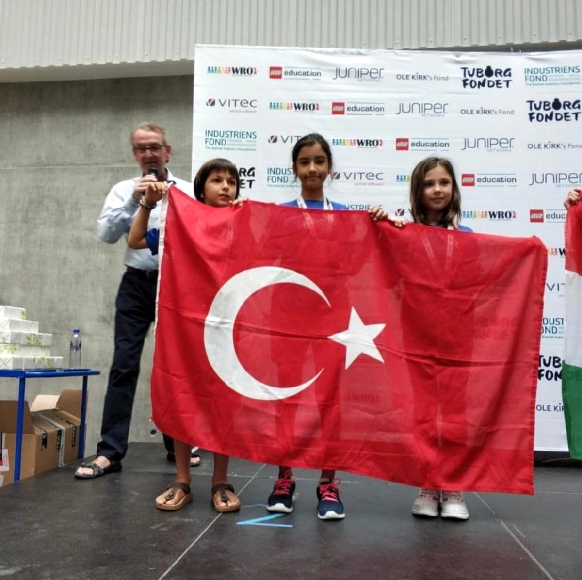 Kadıköy\'ün robotik çocukları sürücüsüz okul servisi ile dünya rekoru kırdı