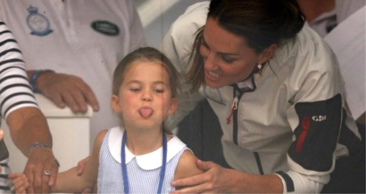 Kate Middleton\'ın kızı kalabalığa dil çıkardı
