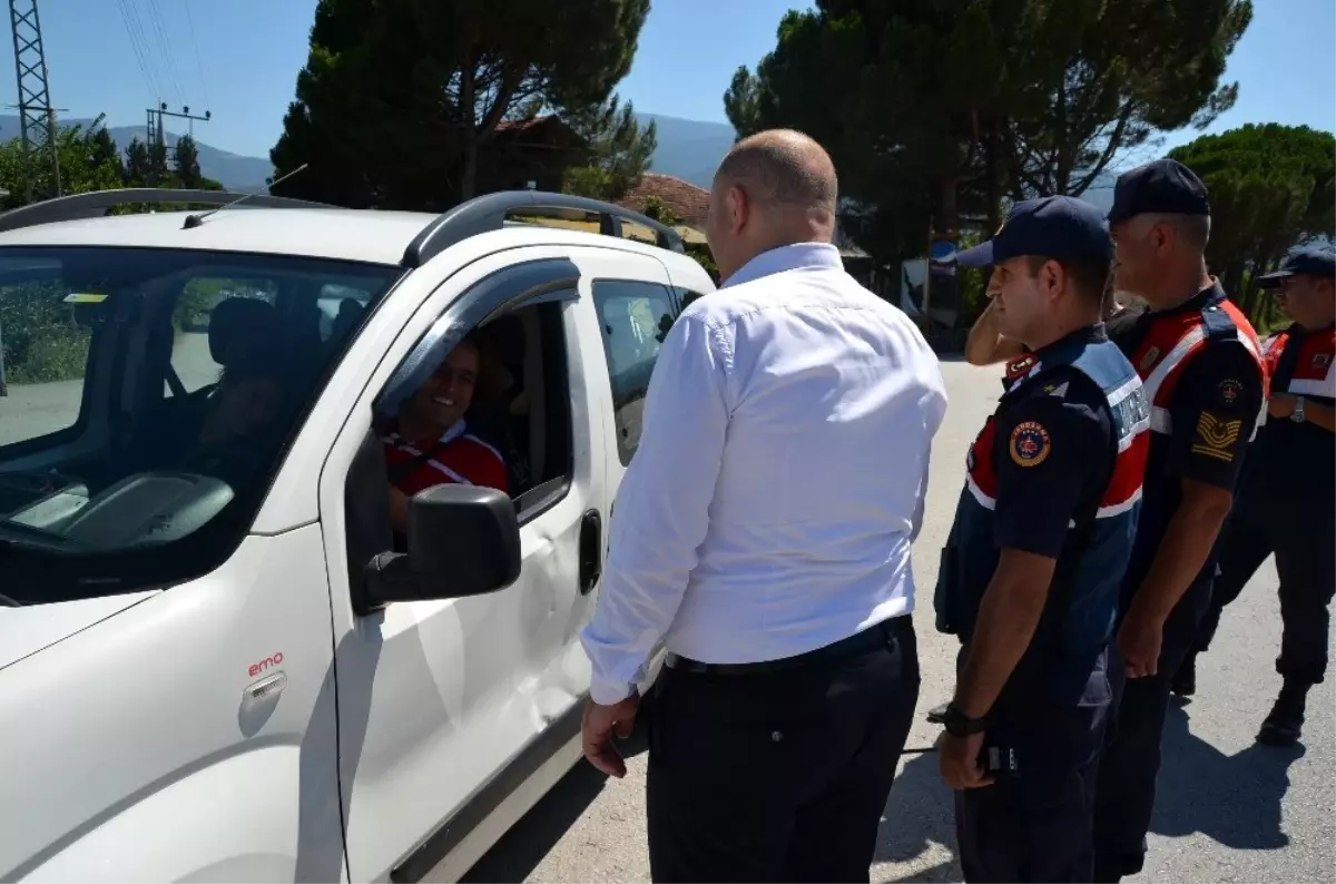 Kaymakam Taş trafik uygulamasına katıldı