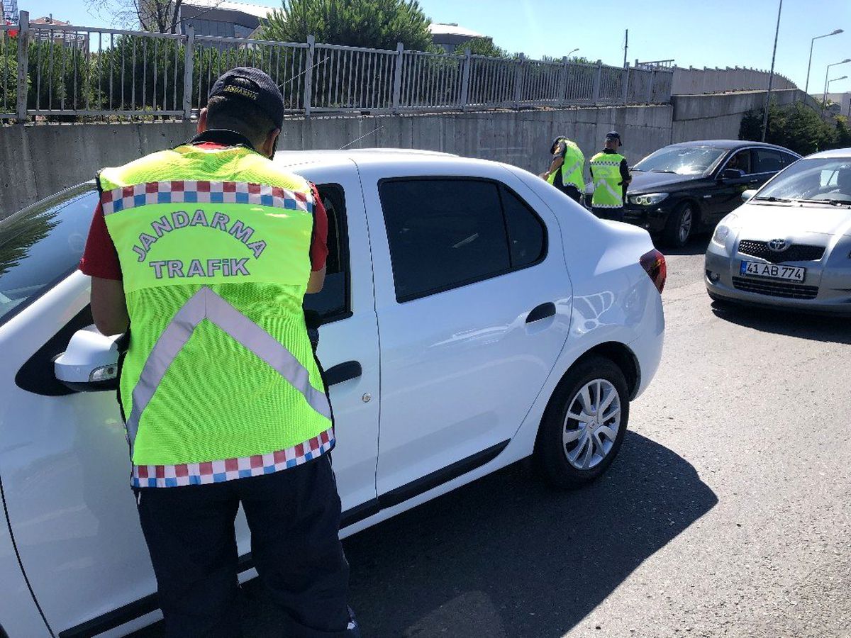 Kurban Bayramı öncesinde Çamlıca Gişeler\'de sıkı trafik denetimi