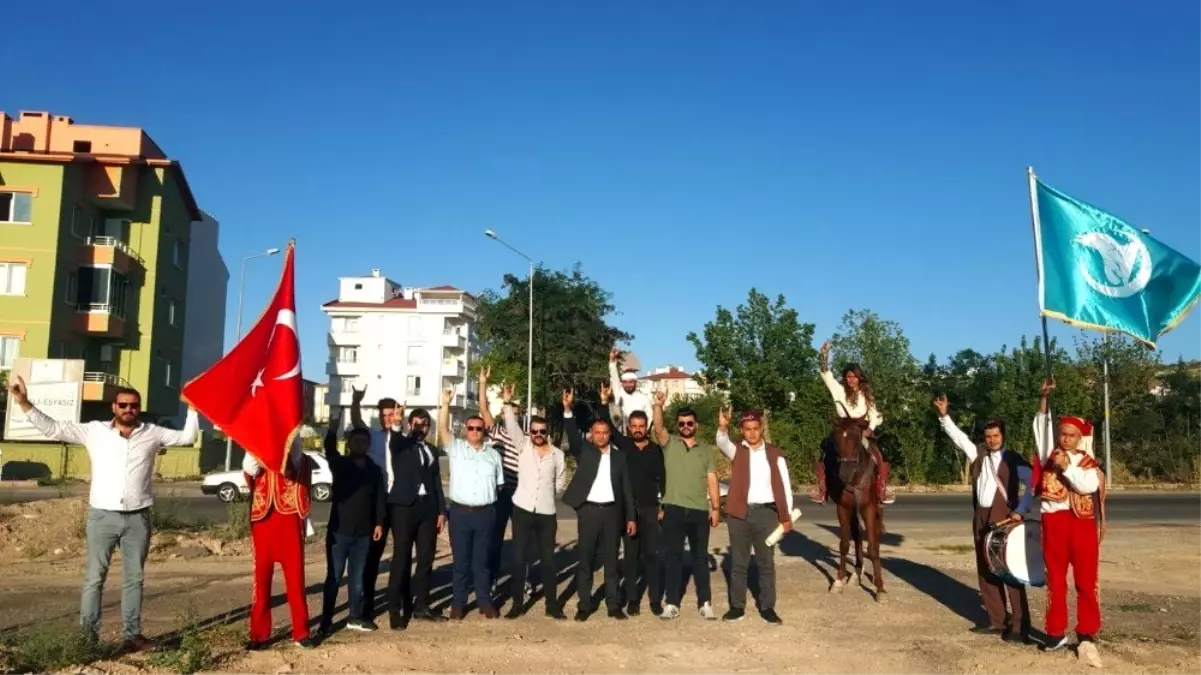 Nevşehir Ülkü Ocakları mehter kıyafetleri ile sokak sokak gezdi