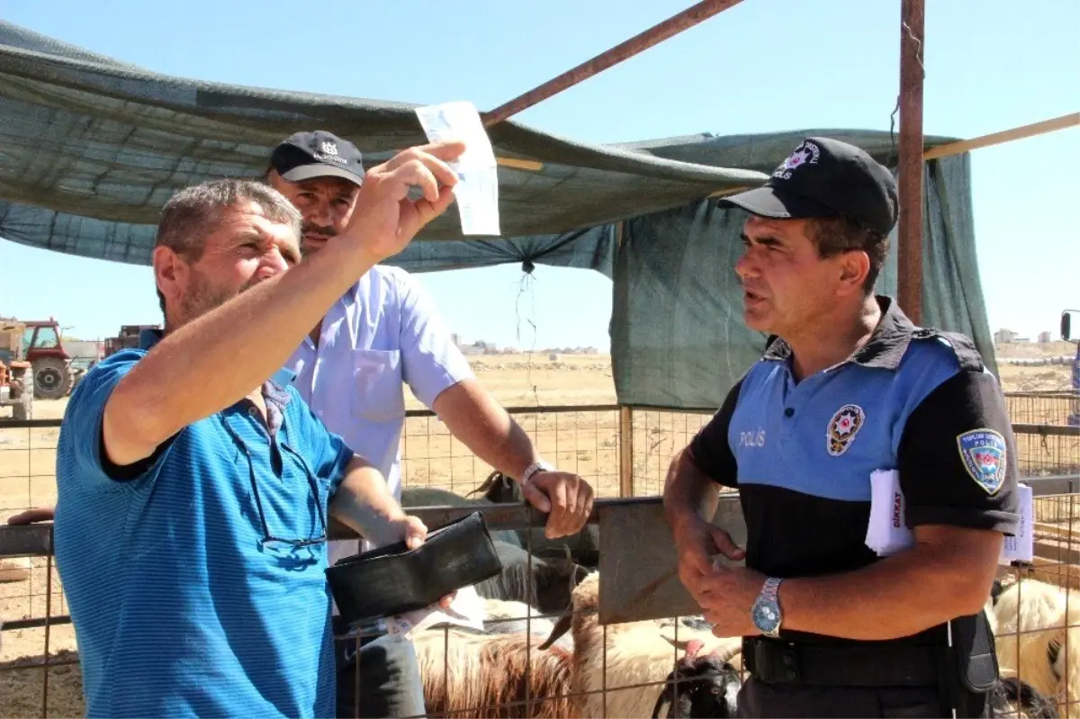 Polisin verdiği sahte parayı kontrol etmeden aldı