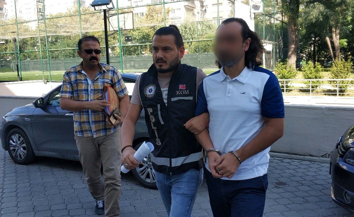 Samsun\'da FETÖ\'den aranan 2 kişi saklandıkları örgüt evlerinde yakalandı